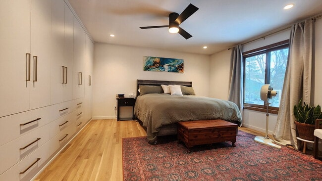 Building Photo - Designer 4 Bedroom Home with Sauna and Walk-Out Lower Level - Available May or June 1st