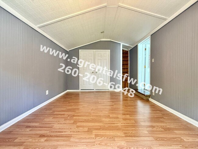 Building Photo - 2122 Olladale Dr
