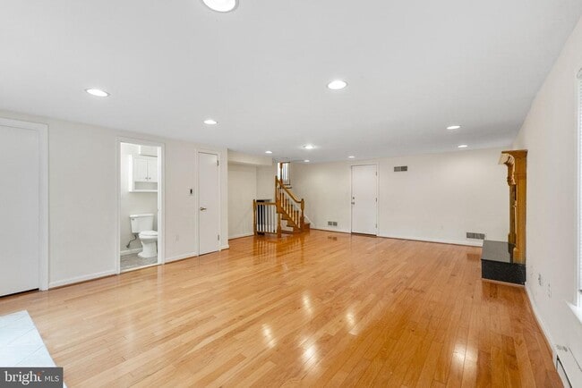 Building Photo - 7611 Whittier Blvd