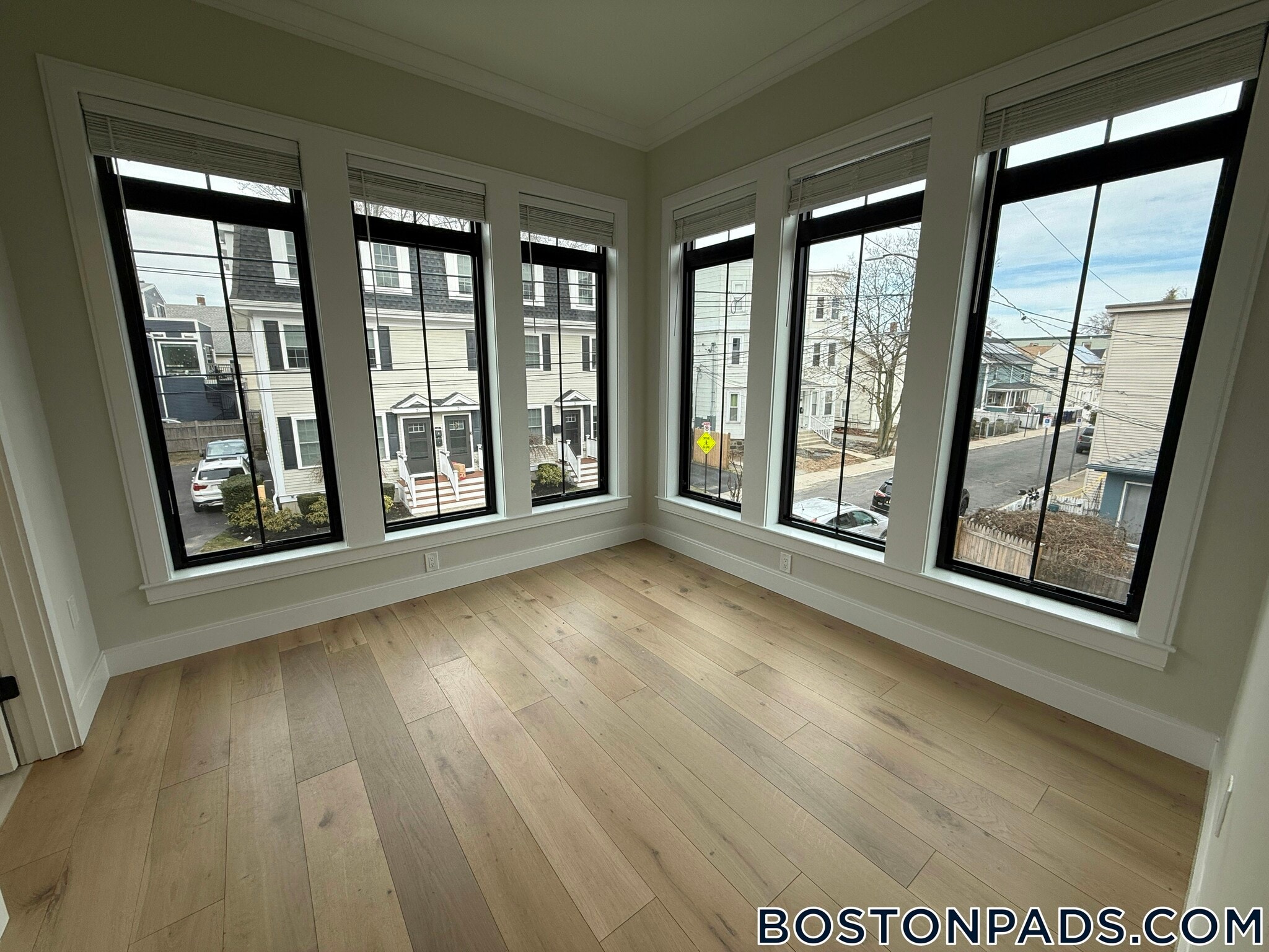 Building Photo - 157 Everett St