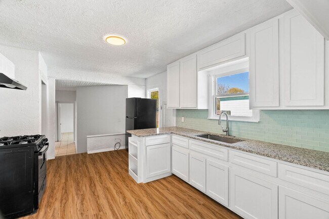 Building Photo - HOUSING VOUCHERS ACCEPTED