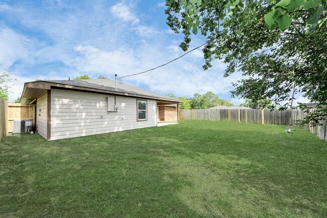 Building Photo - 8705 Dunlap St