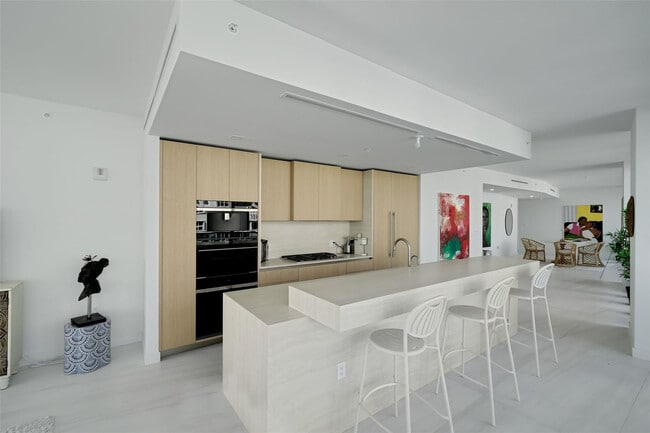 Building Photo - 900 N Ocean Blvd