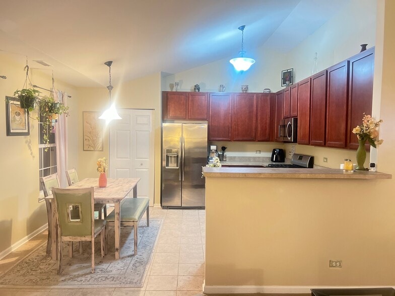 Building Photo - 659 Arbor Cir