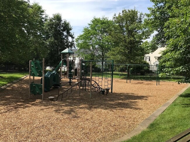 Building Photo - 304 Harvest Ln