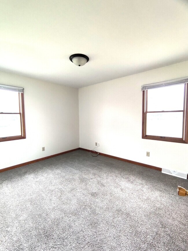 Building Photo - 2545 N 4645th Rd