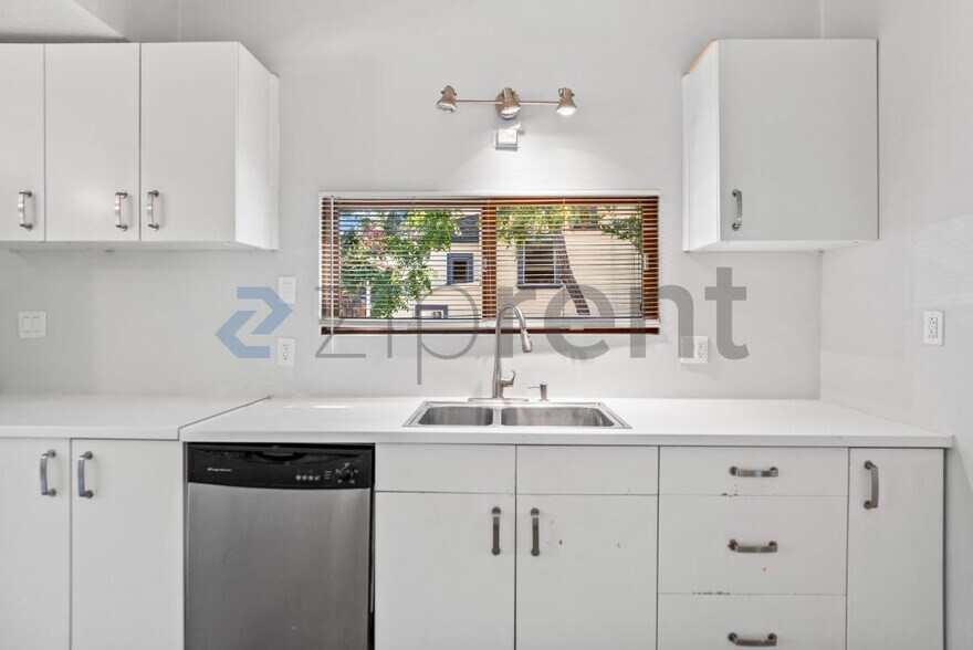 Building Photo - Unit 1