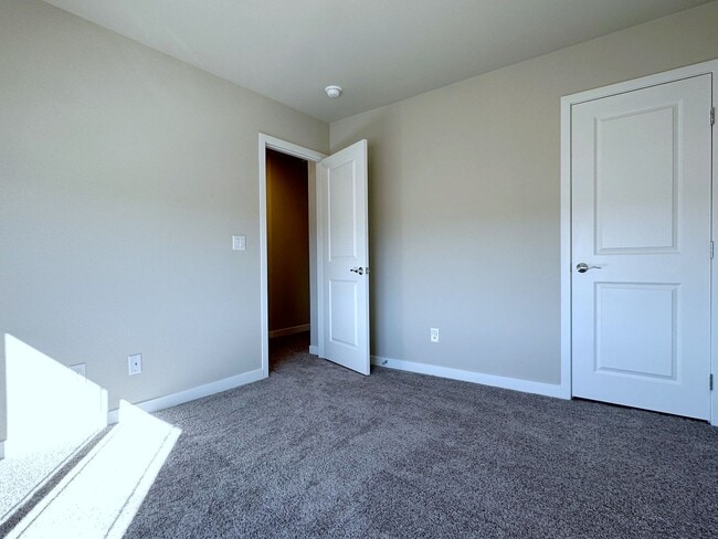 Building Photo - 4bd/2.5bath Single Family Home