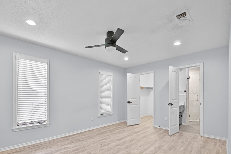 Building Photo - 6907 Avenue W