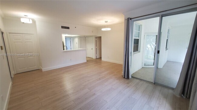 Building Photo - 3205 NE 184th St