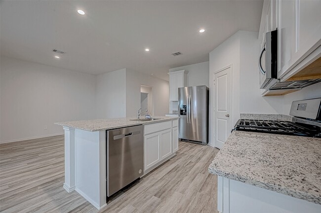 Building Photo - 5034 Balcolm Dr