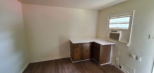 Building Photo - 2503 1/2 Campbell Street