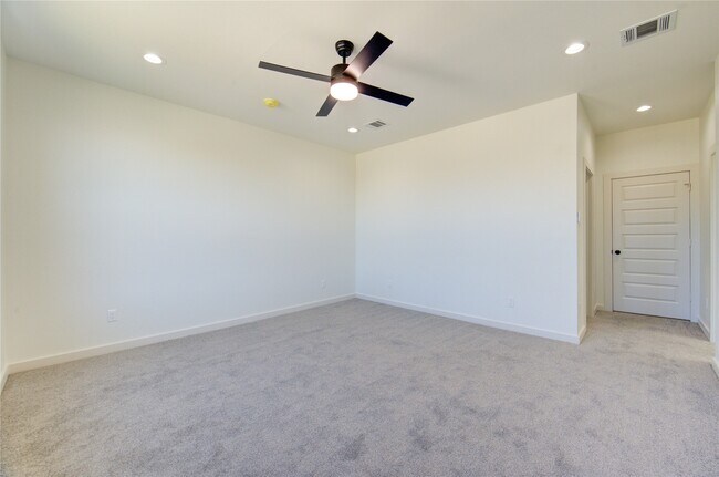 Building Photo - 2928 El Fenice Ln