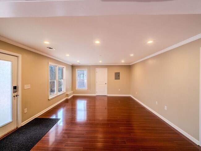 Building Photo - 12872 Waterside Dr