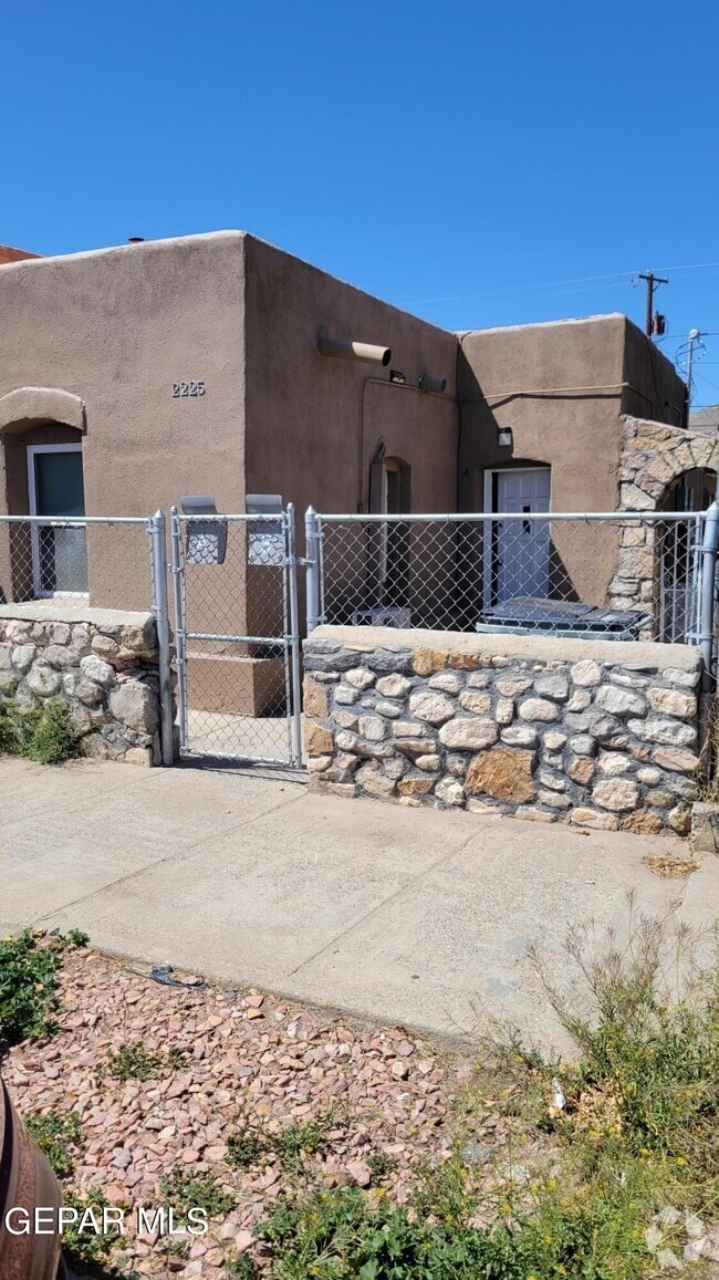Building Photo - 2225 Magoffin Ave