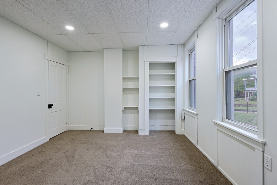 Building Photo - 329 Bedford St