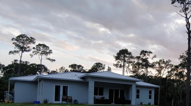 Building Photo - 11147 164th Ct N