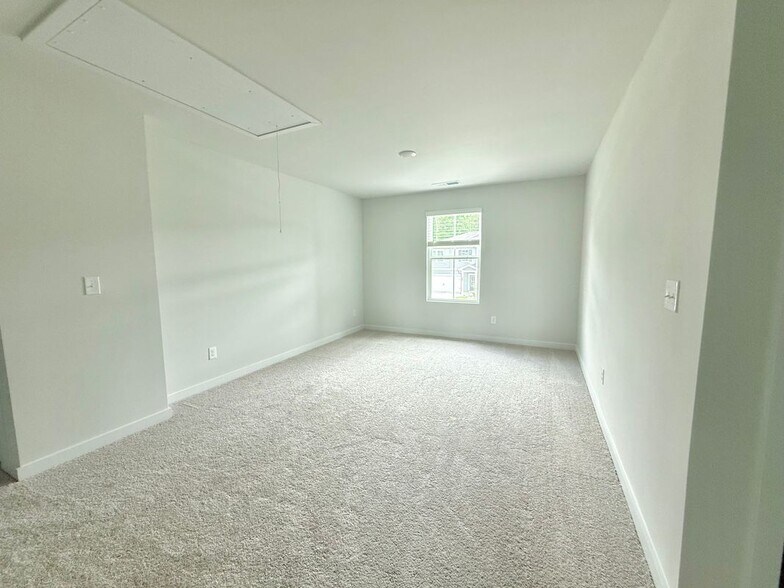 Building Photo - 5428 Aurora Trl