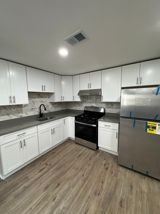 Building Photo - Newly renovated 3 Bed, 1 Bath in Marcus Hook