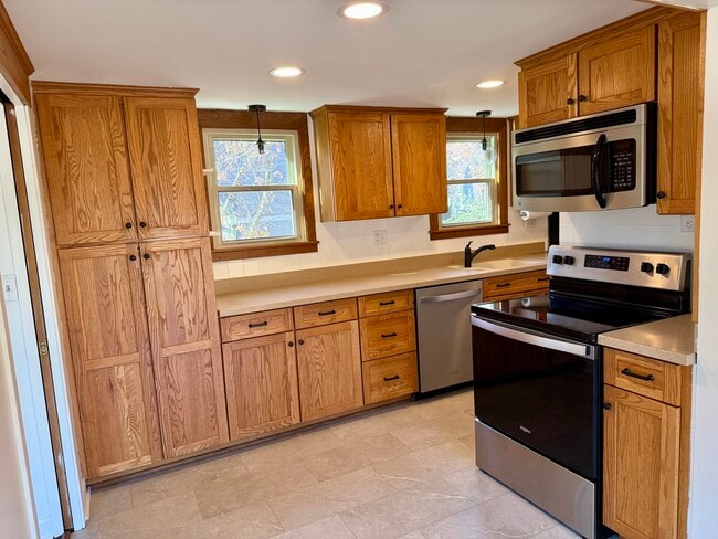 Building Photo - 4700 Teonia Woods Dr