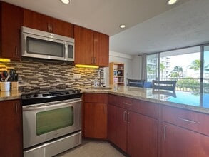 Building Photo - Fully Furnished 1 Bedroom/1 Bath Apartment at Kaualana Manor