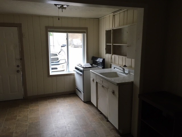 Building Photo - 6080 Park Lake Rd