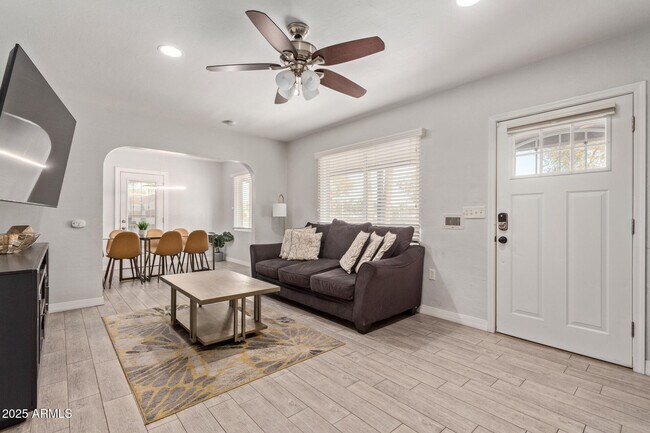 Building Photo - 3132 N 15th Ave