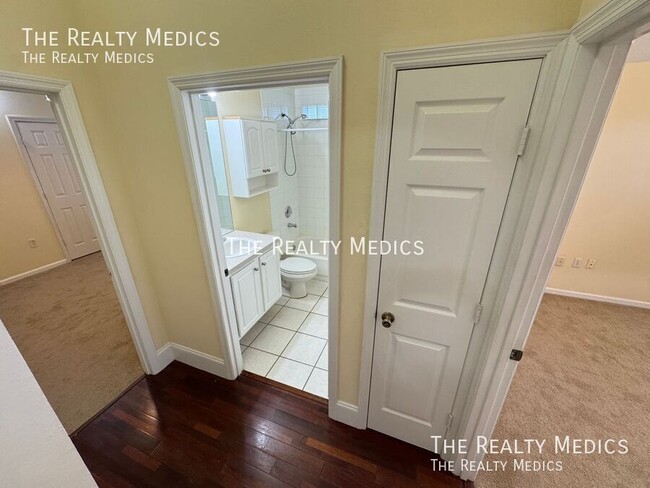 Building Photo - 2719 Crane's Cove Dr