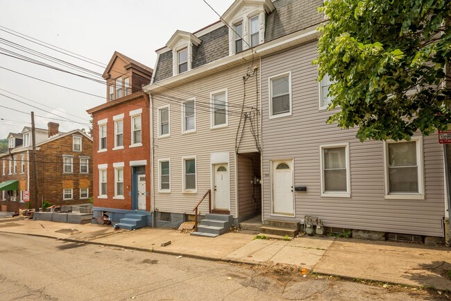 Building Photo - 346 39th St