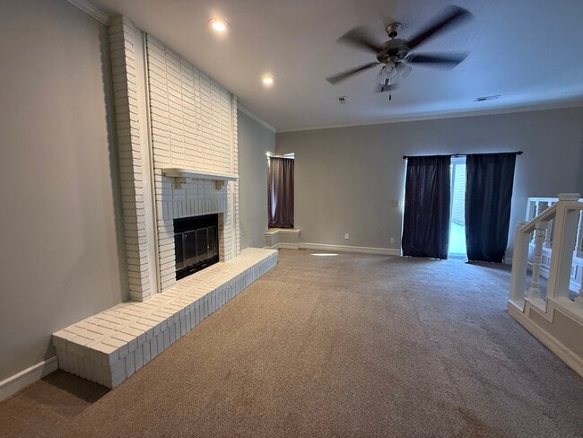 Building Photo - 1420 E 31st St S