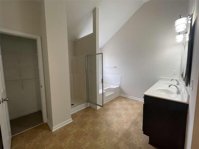 Building Photo - 4205 Pointe Vecchio Cir