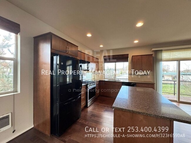 Building Photo - 303 Chelan Ave NE