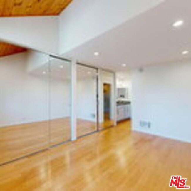 Building Photo - 8740 Tuscany Ave