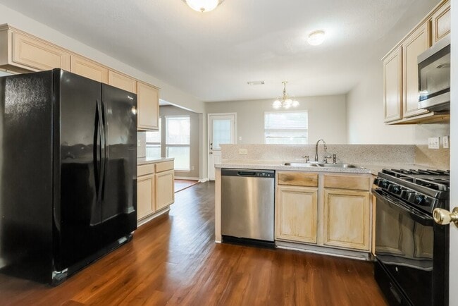 Building Photo - 8002 Scarlet Tanager Dr