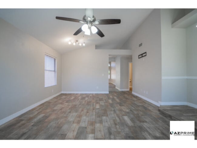 Building Photo - Beautiful 3/2 Glendale House - Spacious, S...