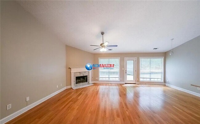 Building Photo - Nice ranch in the COLLINS HILL cluster in ...