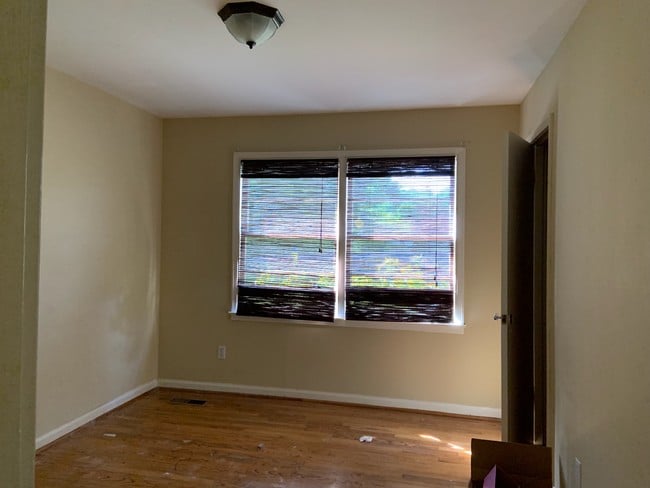 Building Photo - 621 Greenhill Dr