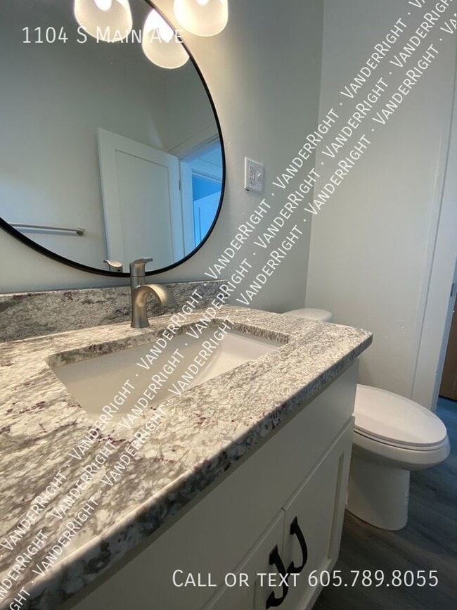 Building Photo - Charming 3 Bedroom House With Office & Fen...