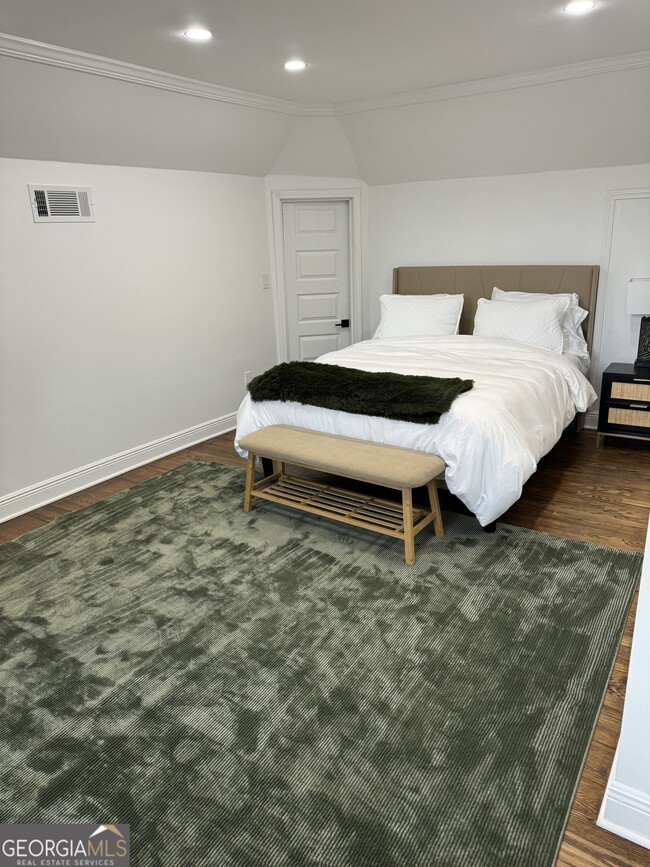 Building Photo - 1774 Vesta Ave