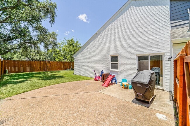 Building Photo - 3704 Ginger Ln