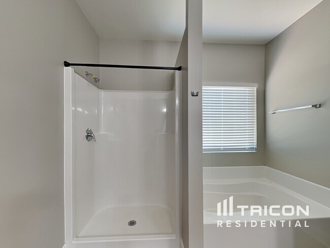 Building Photo - 2317 Silver Maple Cir