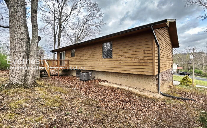 Building Photo - 7012 Windcrest Ln