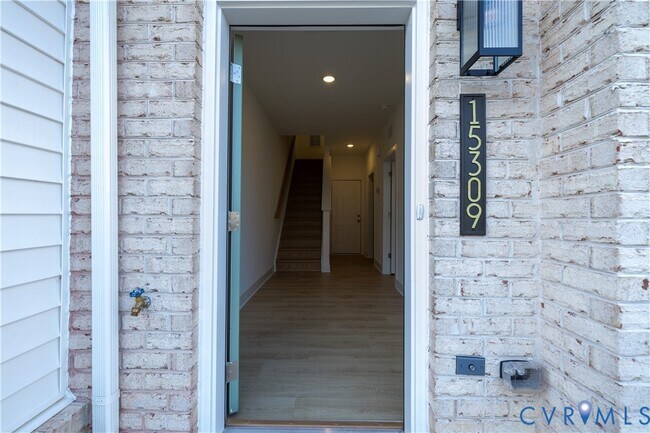 Building Photo - 15309 Sunray Aly