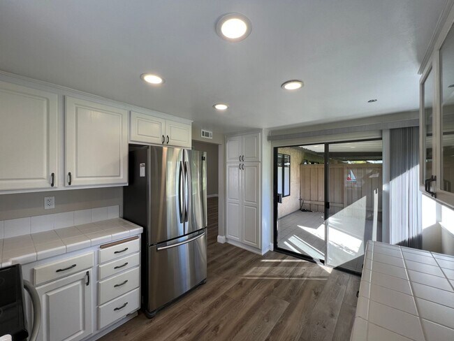 Building Photo - Beautiful Bel-Air floor plan on the Golf C...