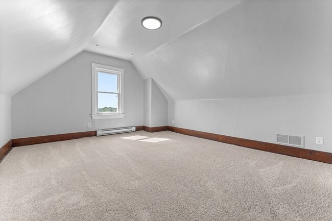 Building Photo - Beautiful 5 Bedroom, 2 Bathroom in Mt.Lebanon- Original Hardwood Floors and Garage