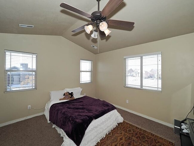 Building Photo - Perfect Town Home in Eagle Mountain