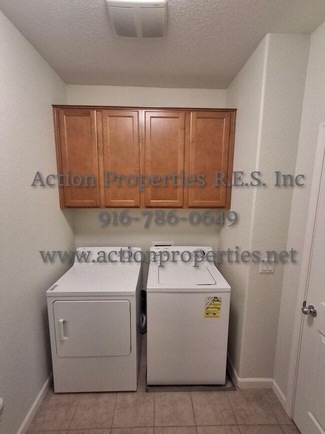 Building Photo - 2308 Las Palomas Loop