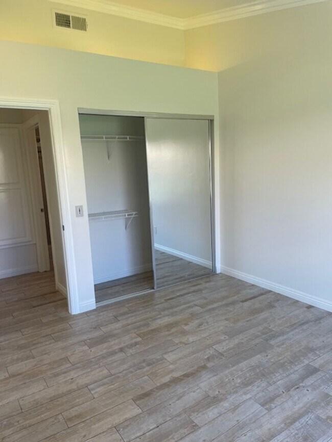 Building Photo - 40880 Whirling Wind Dr