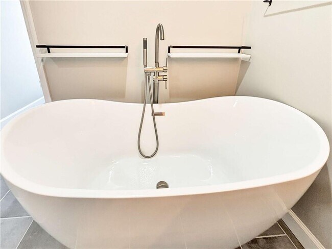 Building Photo - 4515 N Slope Cir