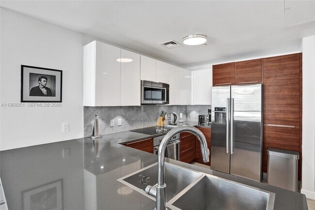 Building Photo - 601 NE 27th St